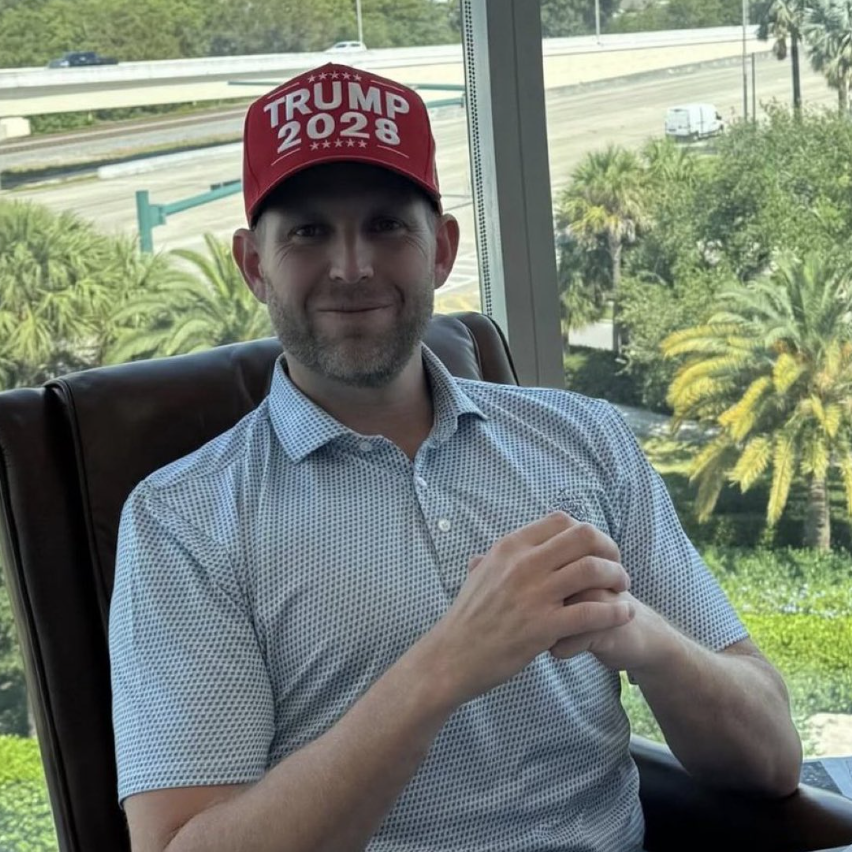 Трамп продає мерч з гаслом "Trump 2028", але йому заборонено балотуватися втретє