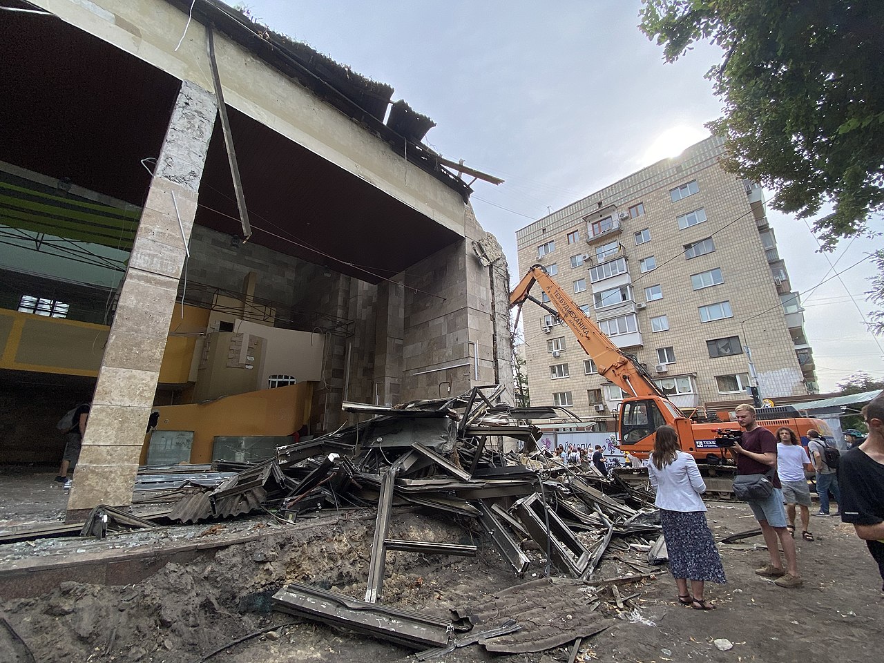 Один из самых известных исторических магазинов Киева превратили в гору мусора: видео