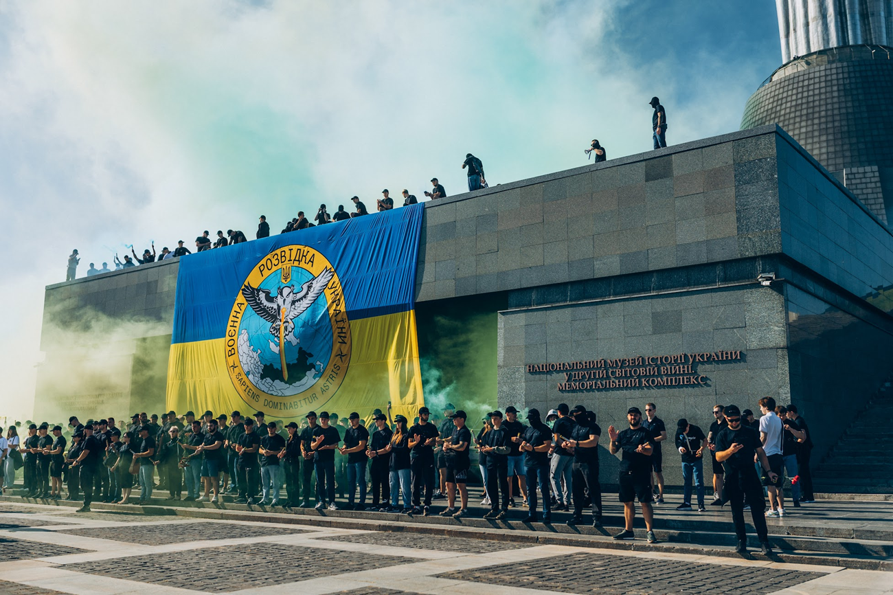 "Тінь" на вулицях міст: молодь вшановує розвідників та запрошує до спільноти