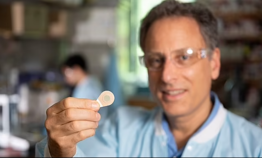 Ученые изобрели пластырь, которым можно делать татуировки за считанные минуты: как он выглядит