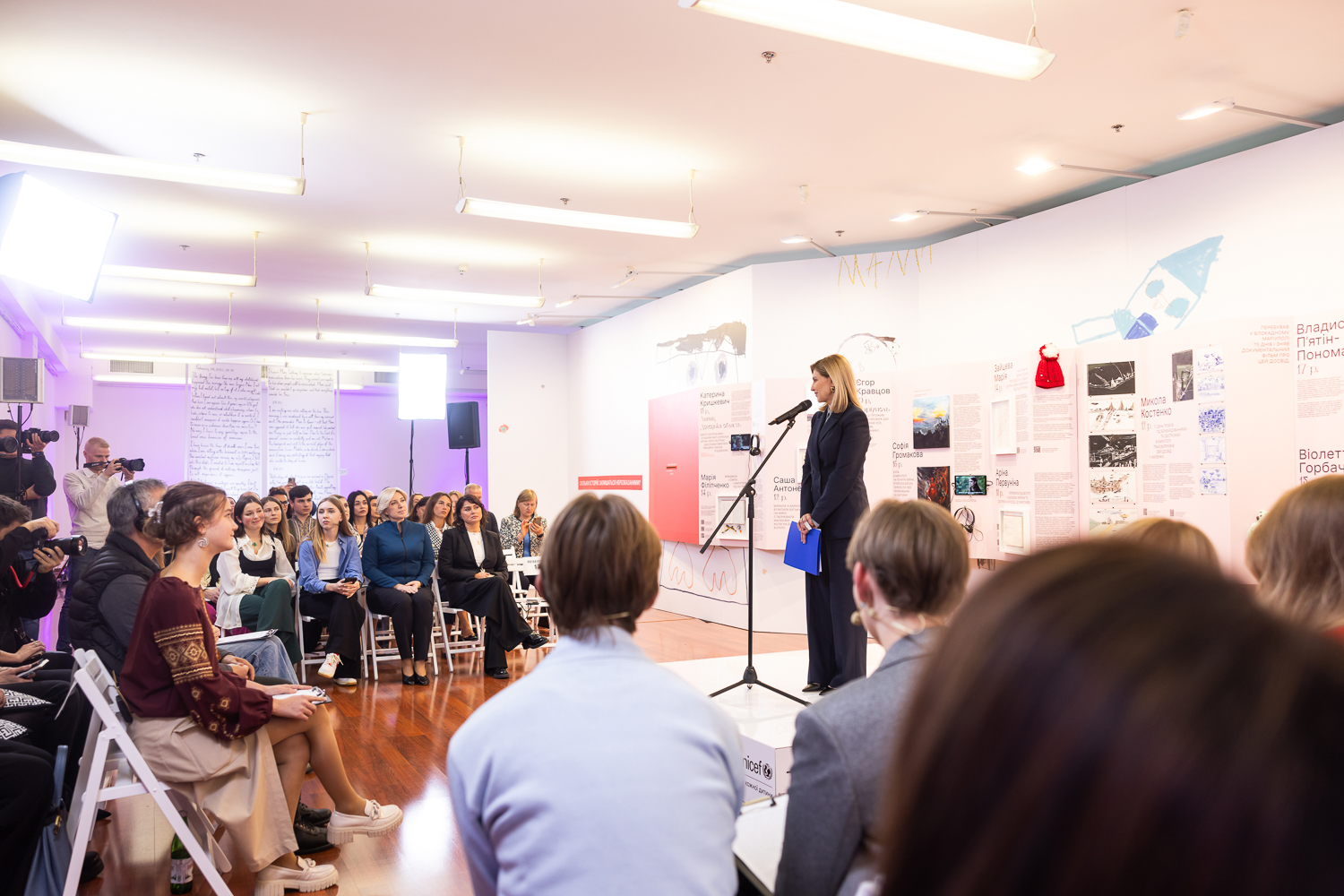 Стриманість та елегантність: Олена Зеленська вразила дипломатичним образом