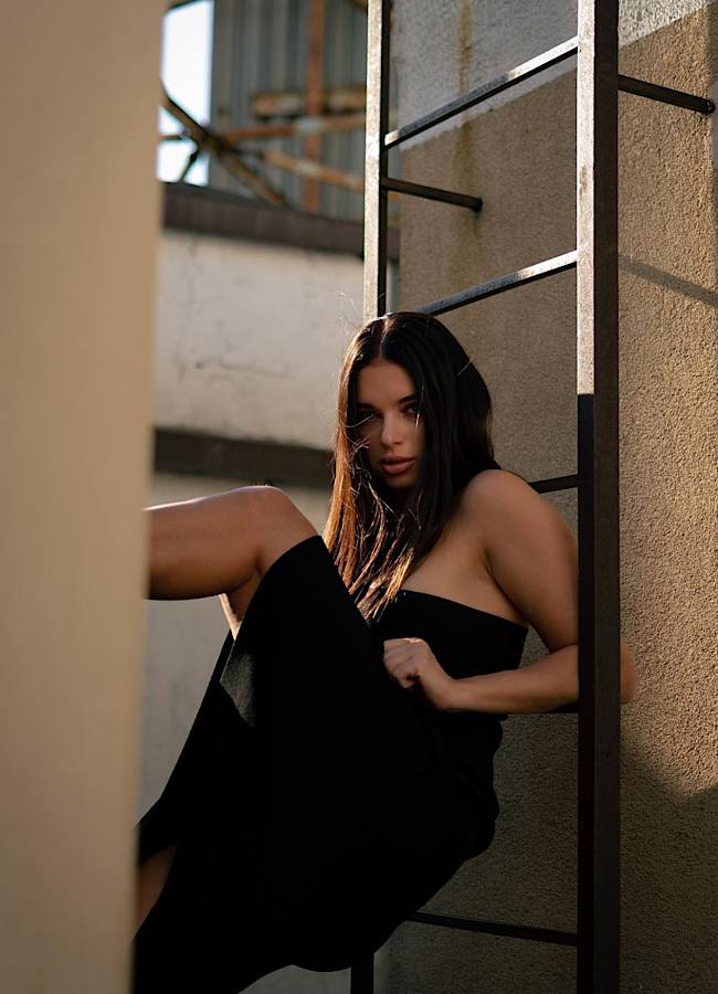 10 найгарячіших образів дружини Олександра Усика: око не відірвати