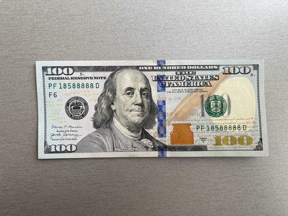 В Україні купюру 100 доларів продають за 40 тисяч: в чому її особливість