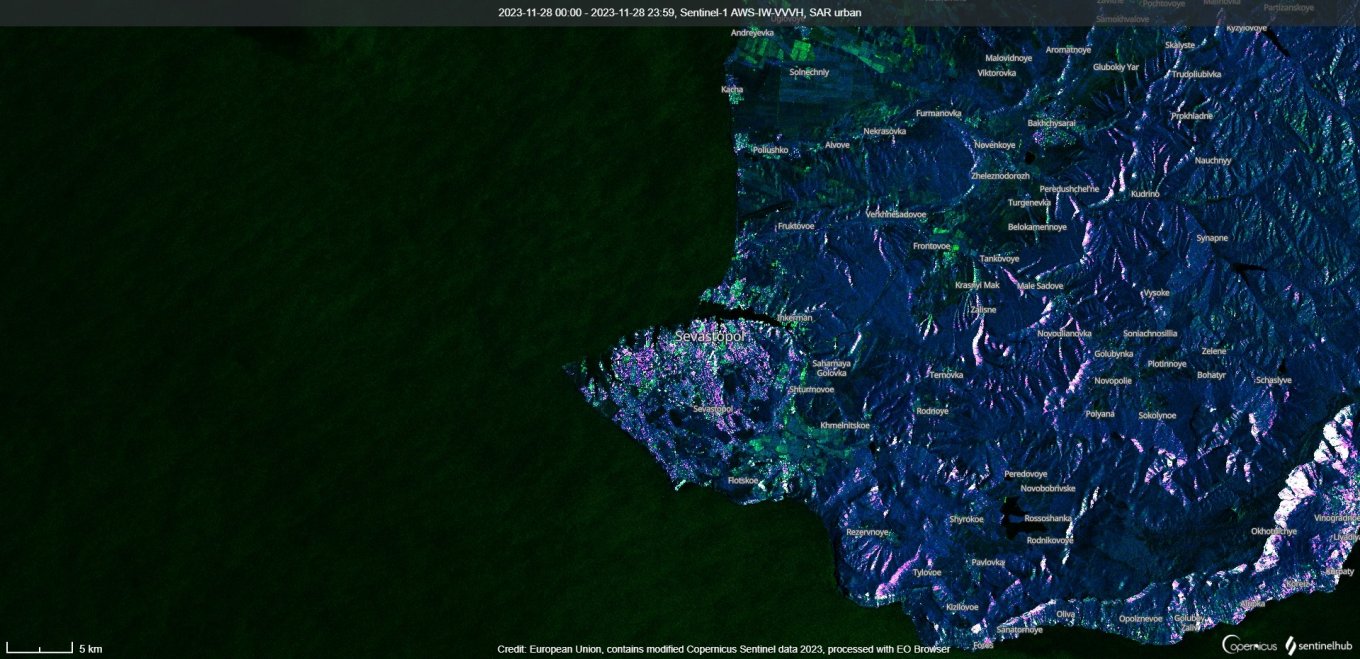 Окупанти дуже щільно прикрили бухту Севастополя РЕБом. Це видно навіть з космосу (фото)