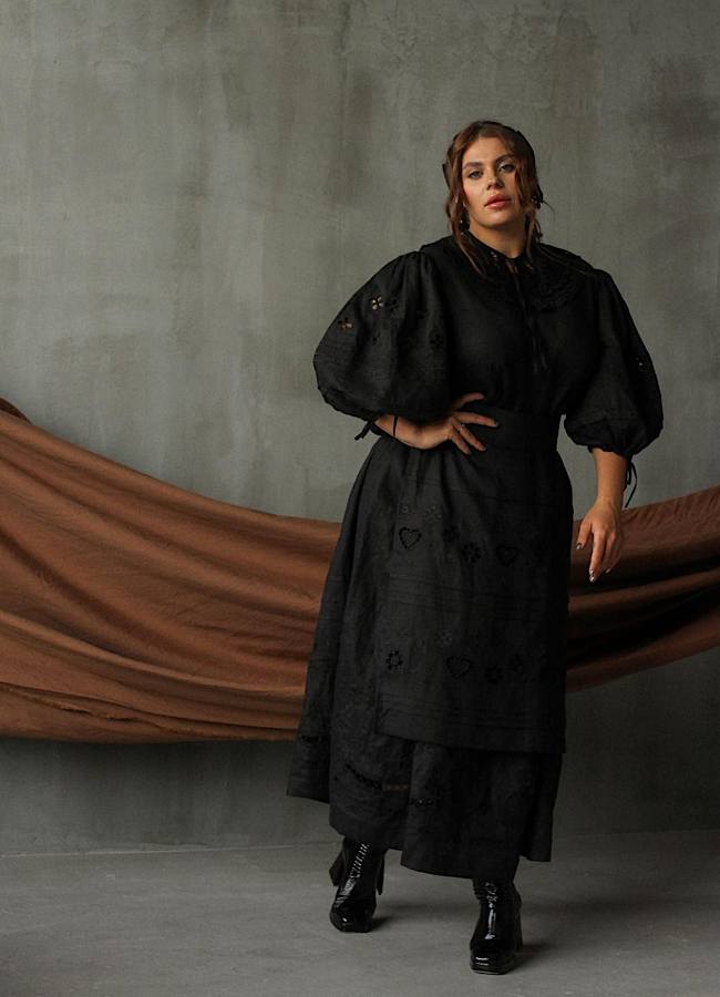 Українське етно та сучасні тренди. Саша Заріцька у розкішній вишитій сукні вражає вишуканістю (фото)