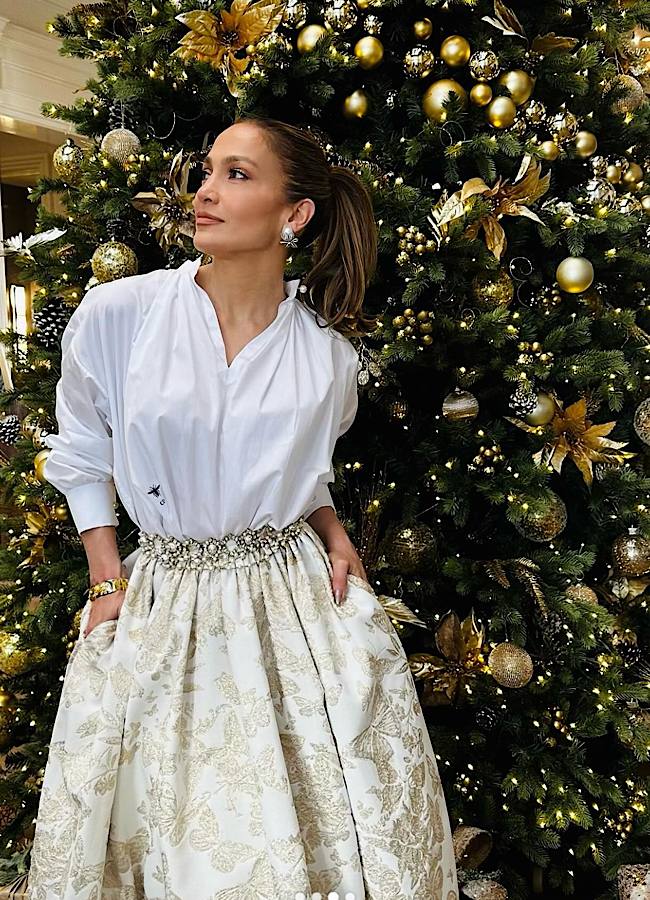 Джей Ло показала, яка ялинка прикрашатиме її будинок на Різдвяні свята: все в золоті