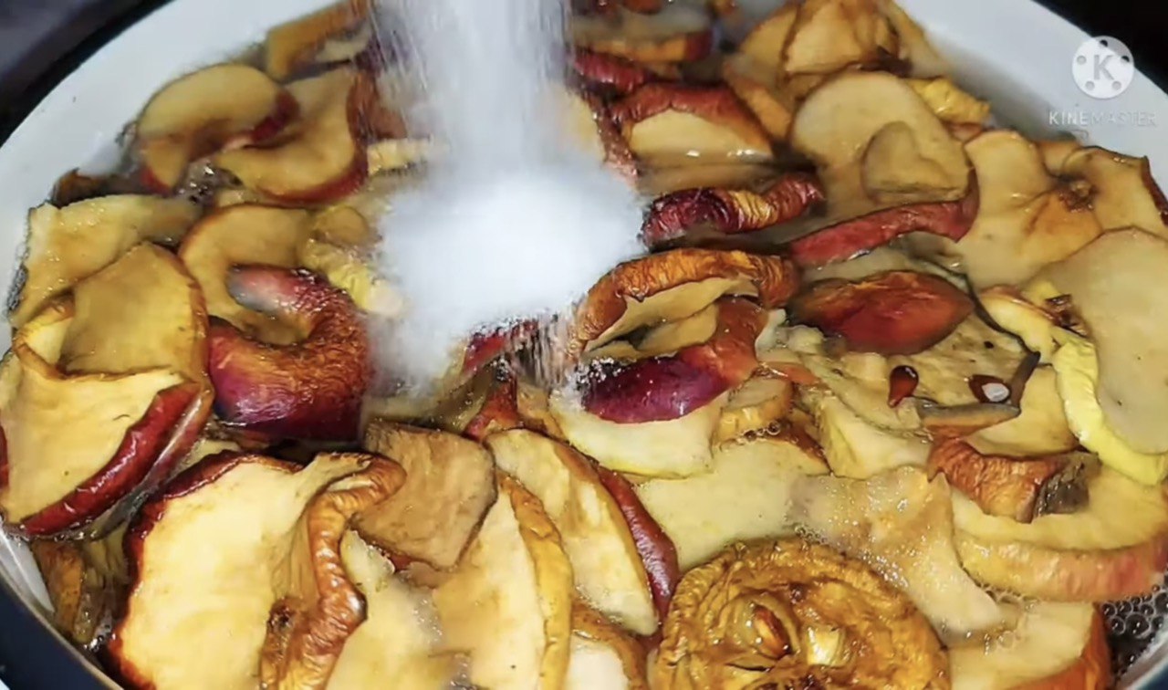 Узвар із сухофруктів на Святвечір: рецепт на п'ять літрів з фото і відео