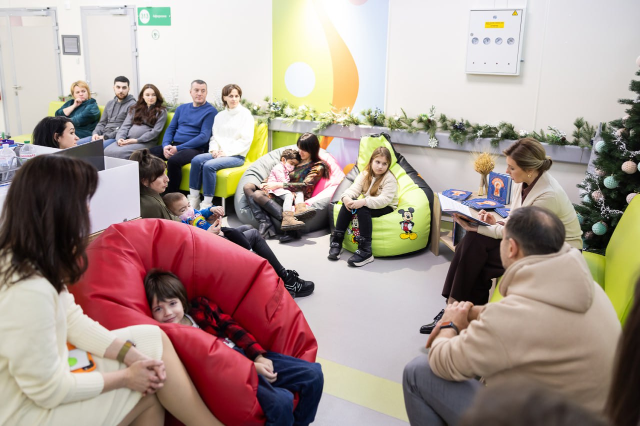 Елена Зеленская в интересном образе посетила детское чтение-чаепитие (фото)