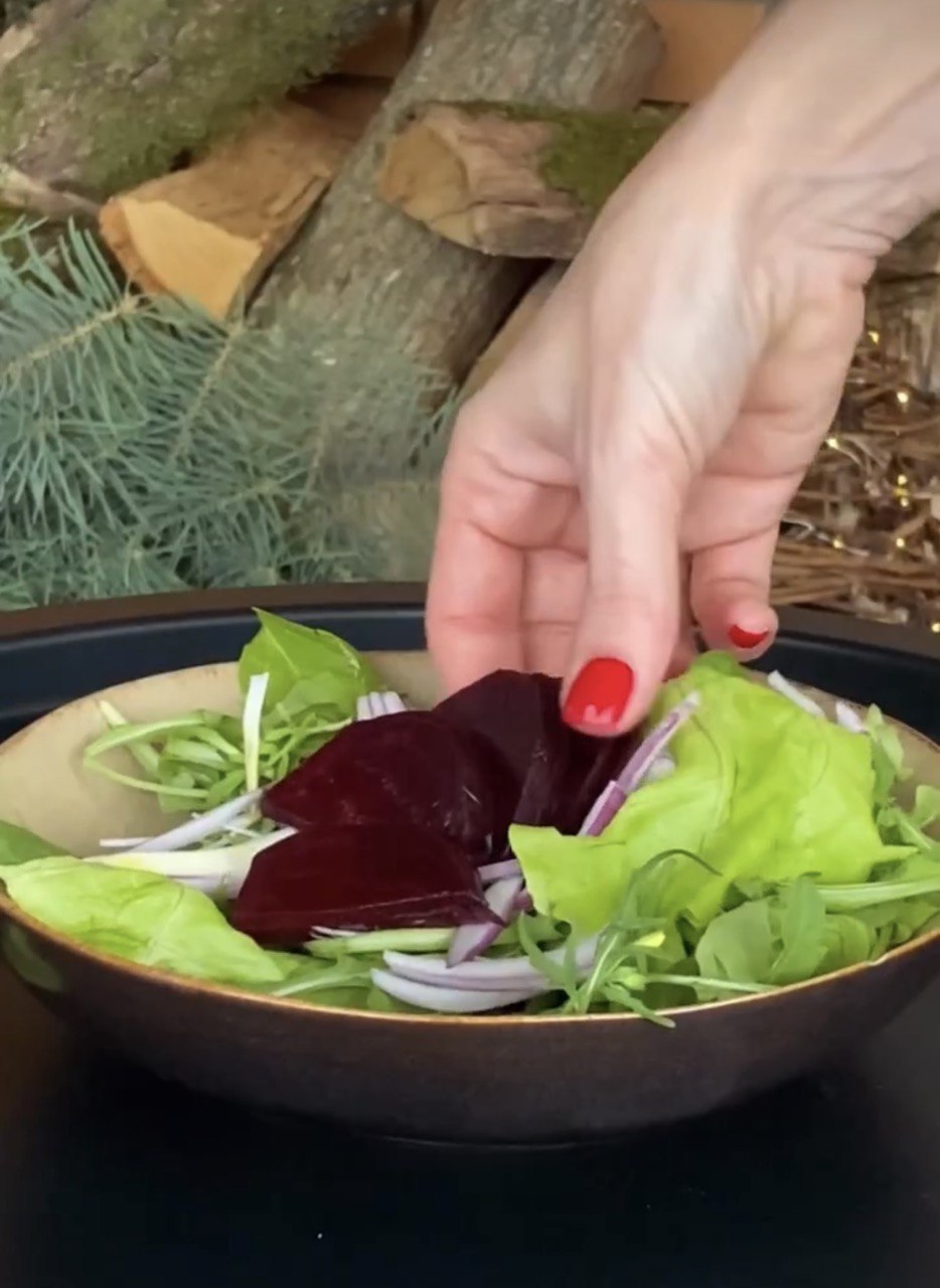 Праздничный салат из свеклы, который можно есть даже ночью