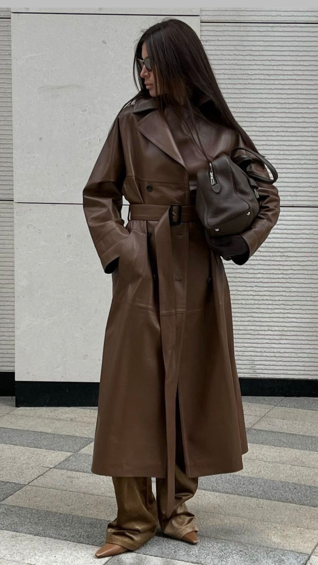 Тренд осені 2025 - шкіряний тренч: як вибрати і не помилитися