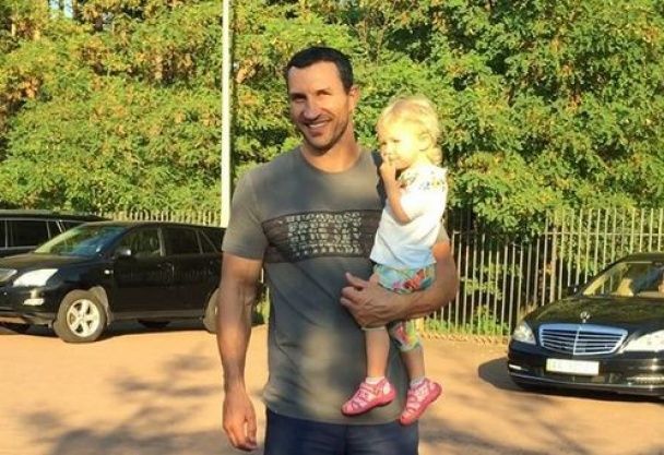 Екс-наречена Кличка поділилася рідкісними подробицями життя їхньої 9-річної доньки