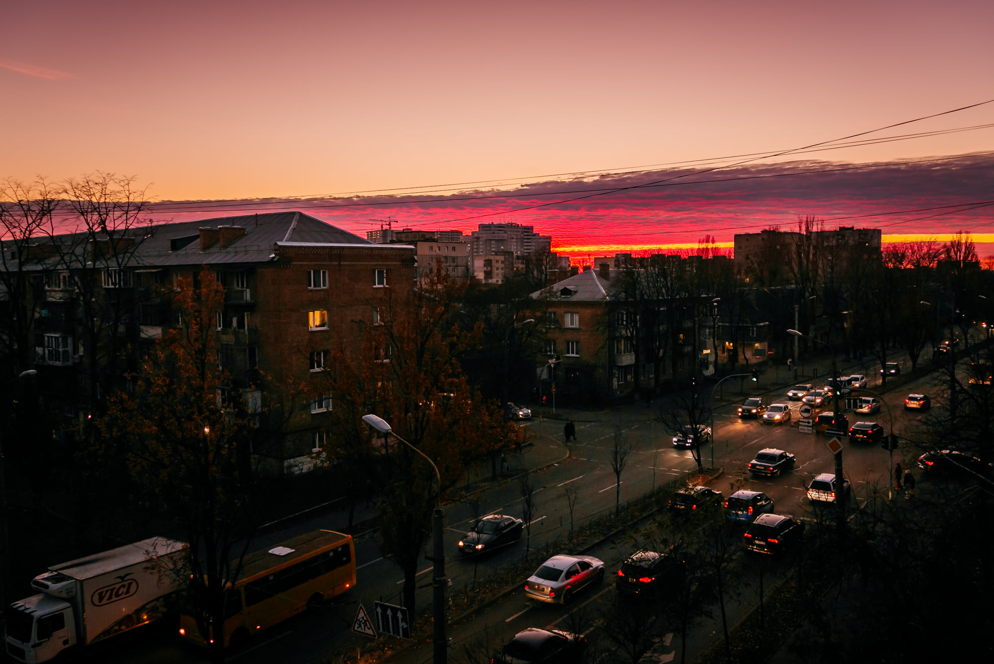 Над Киевом "пылало" небо: смотрите невероятные фото огненного заката