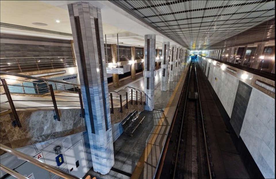 Атмосферно и красиво. Смотрите, как выглядят станции метро Киева ночью