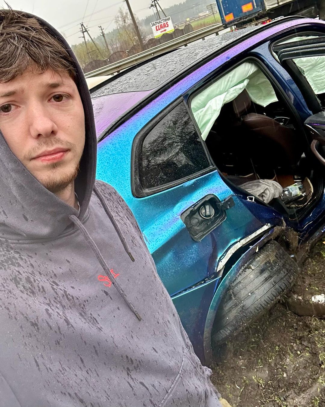 Відомий український блогер потрапив у жорстку аварію: фото з місця події