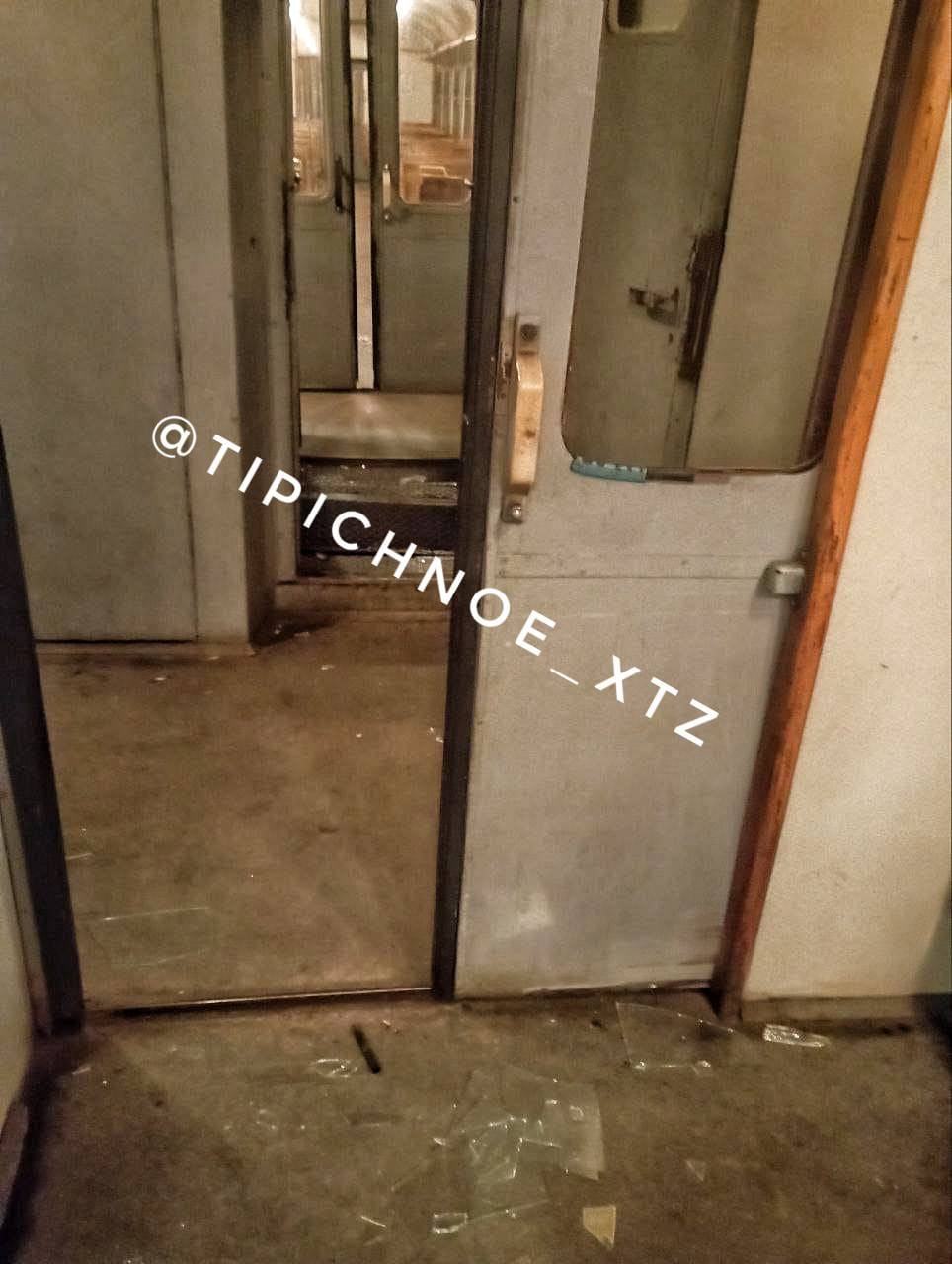 Потяги Укрзалізниці трощать підлітки: з'явилися нові фото після малолітніх вандалів