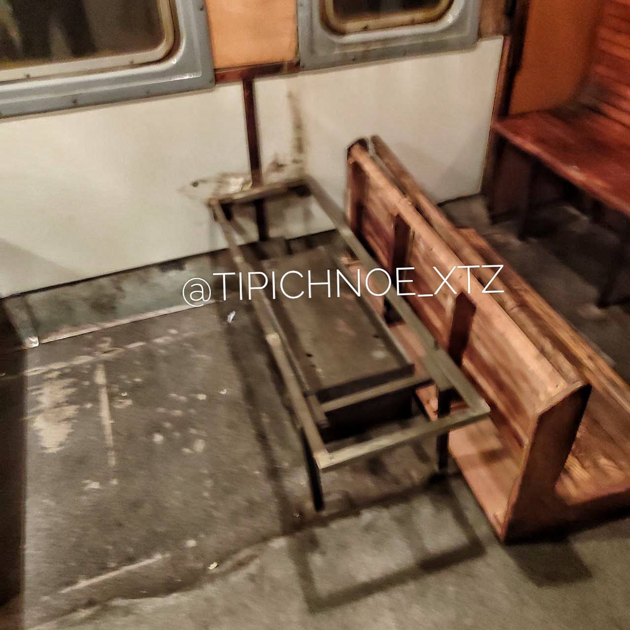 Потяги Укрзалізниці трощать підлітки: з'явилися нові фото після малолітніх вандалів