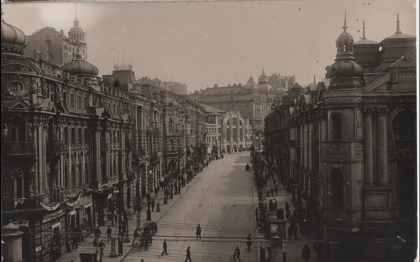 Навсегда утрачена архитектура. Смотрите, как выглядел Крещатик до того, как его взорвали советы