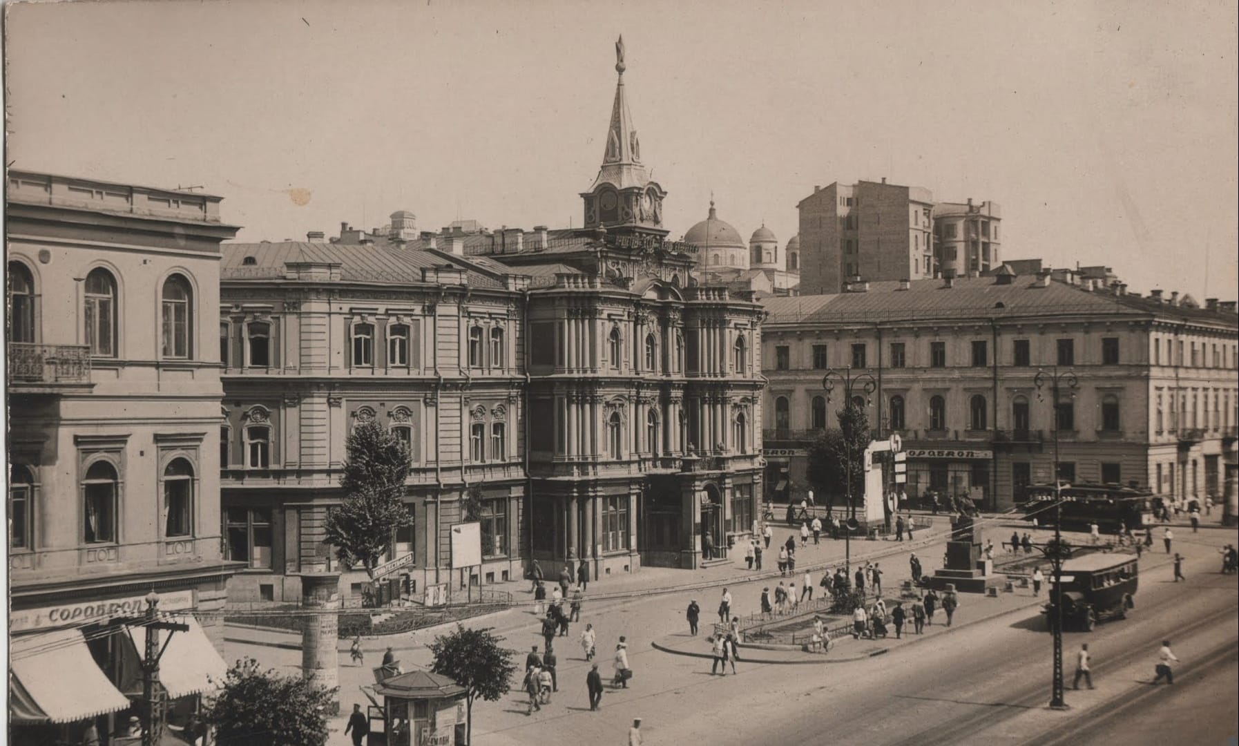 Навсегда утрачена архитектура. Смотрите, как выглядел Крещатик до того, как его взорвали советы