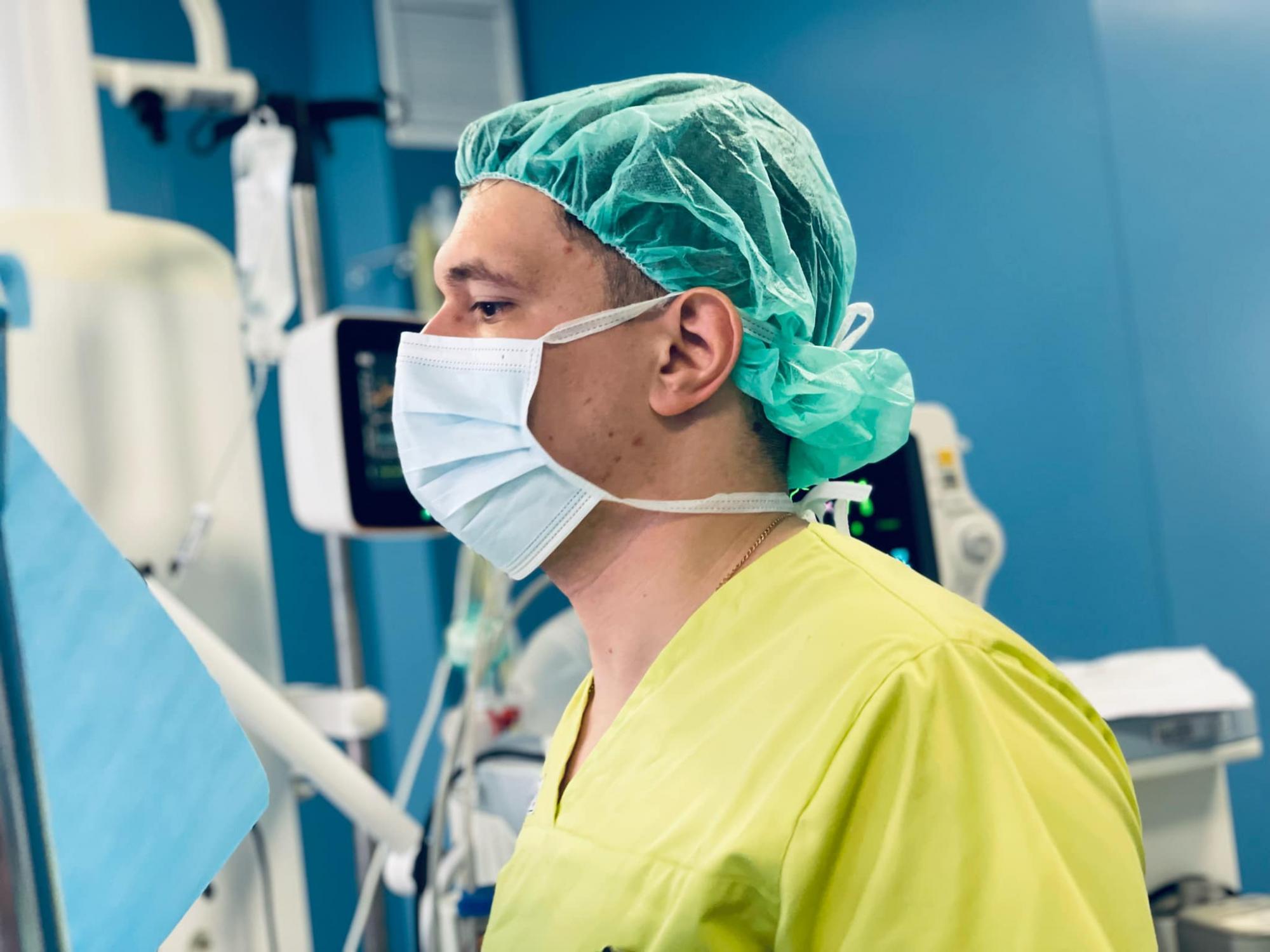 Лише це могло врятувати дівчину з раком: в Україні лікарі провели ризиковану операцію