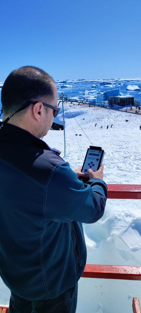 Украинские полярники показали "белые ночи" в Антарктиде: невероятные фото