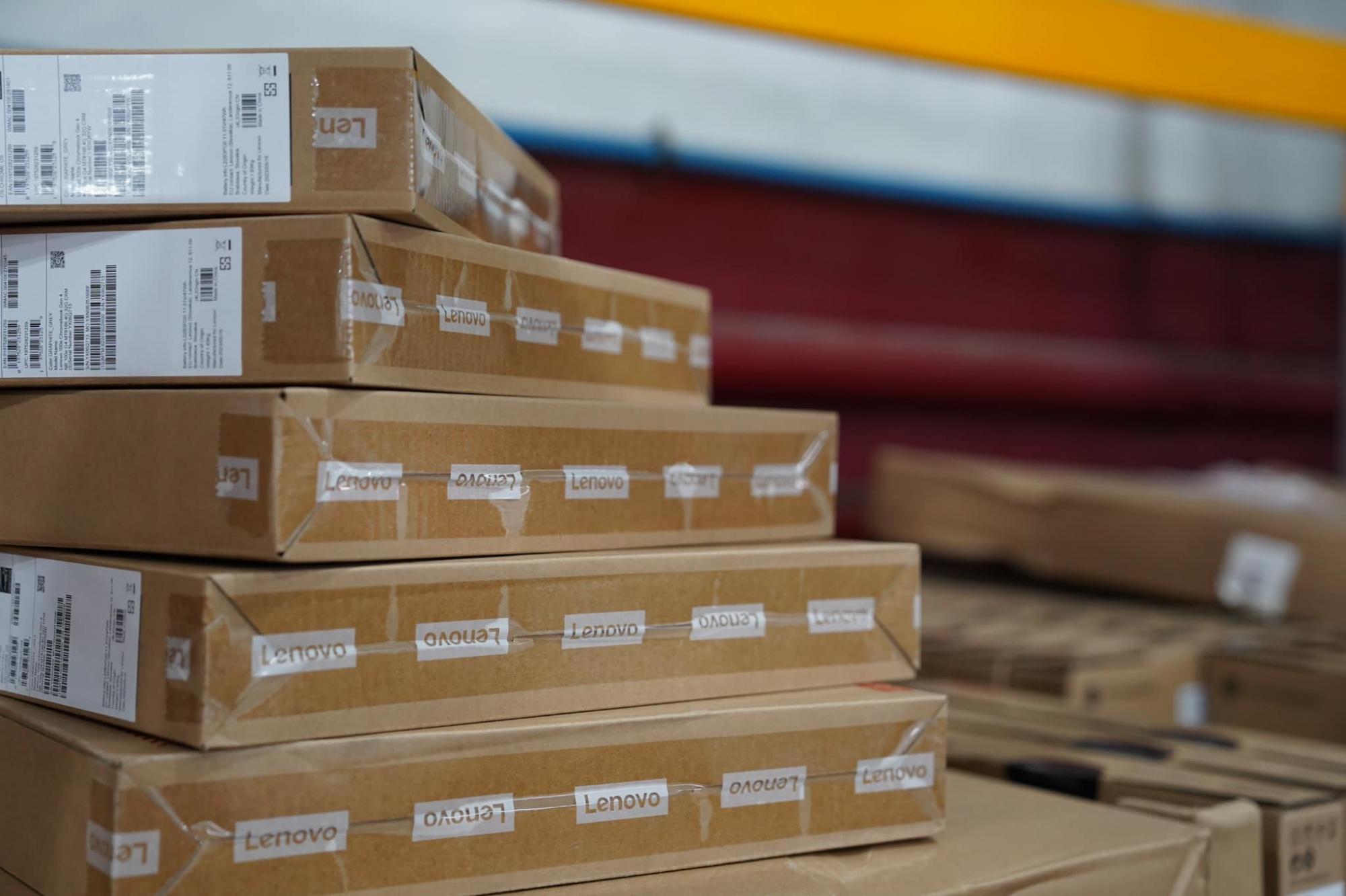 Оксен Лісовий показав, які комп’ютери отримають українські школярі