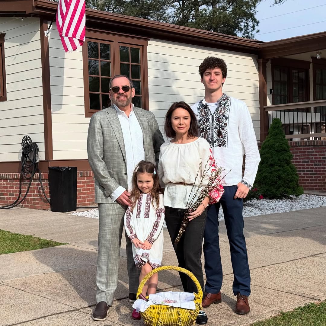 Як виглядає доросла донька Лілії Подкопаєвої: фото з випускного у США