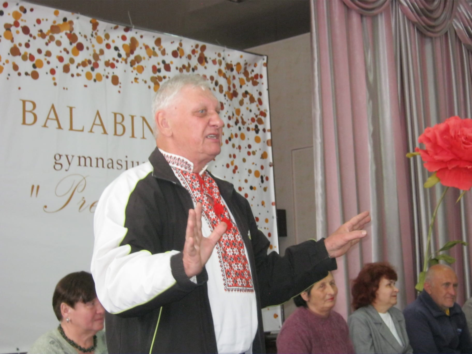 Помер відомий український письменник: хто та що про нього відомо (фото)