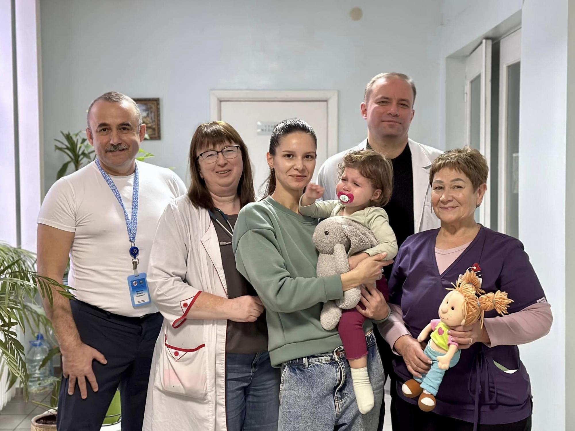 З народження у реанімації, а за кордоном лікувати відмовилися: у Києві врятували маленьку Мілану