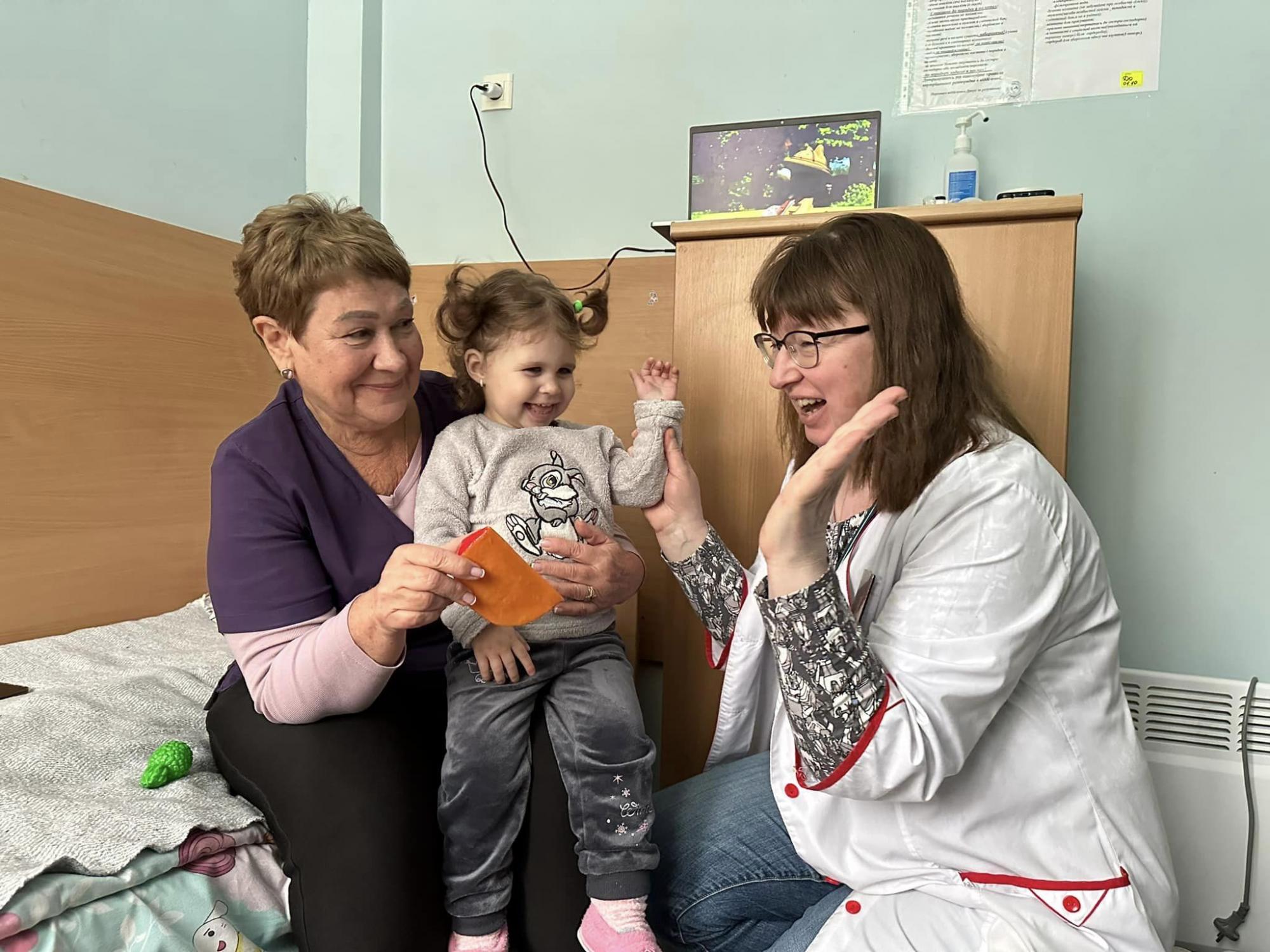 З народження у реанімації, а за кордоном лікувати відмовилися: у Києві врятували маленьку Мілану