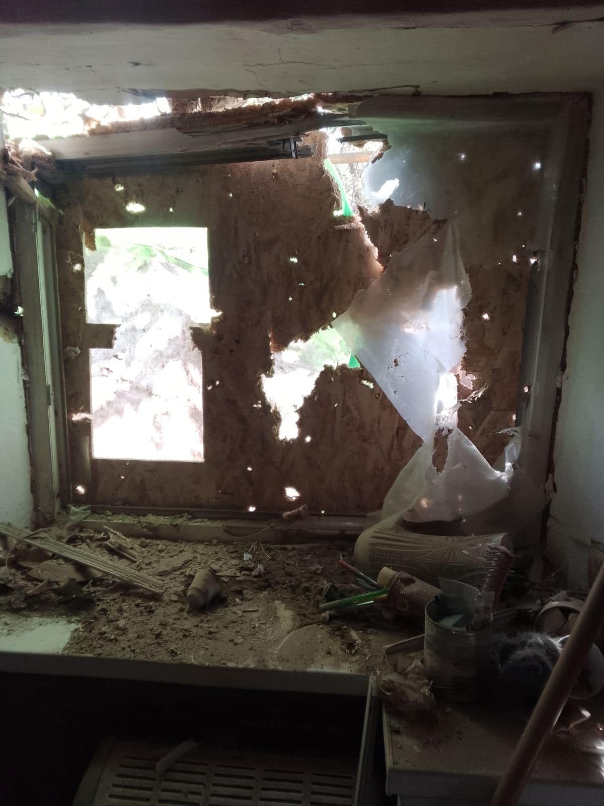 Лежала нерухома серед уламків: у Києві дивом врятували Настю після атаки РФ на її дім