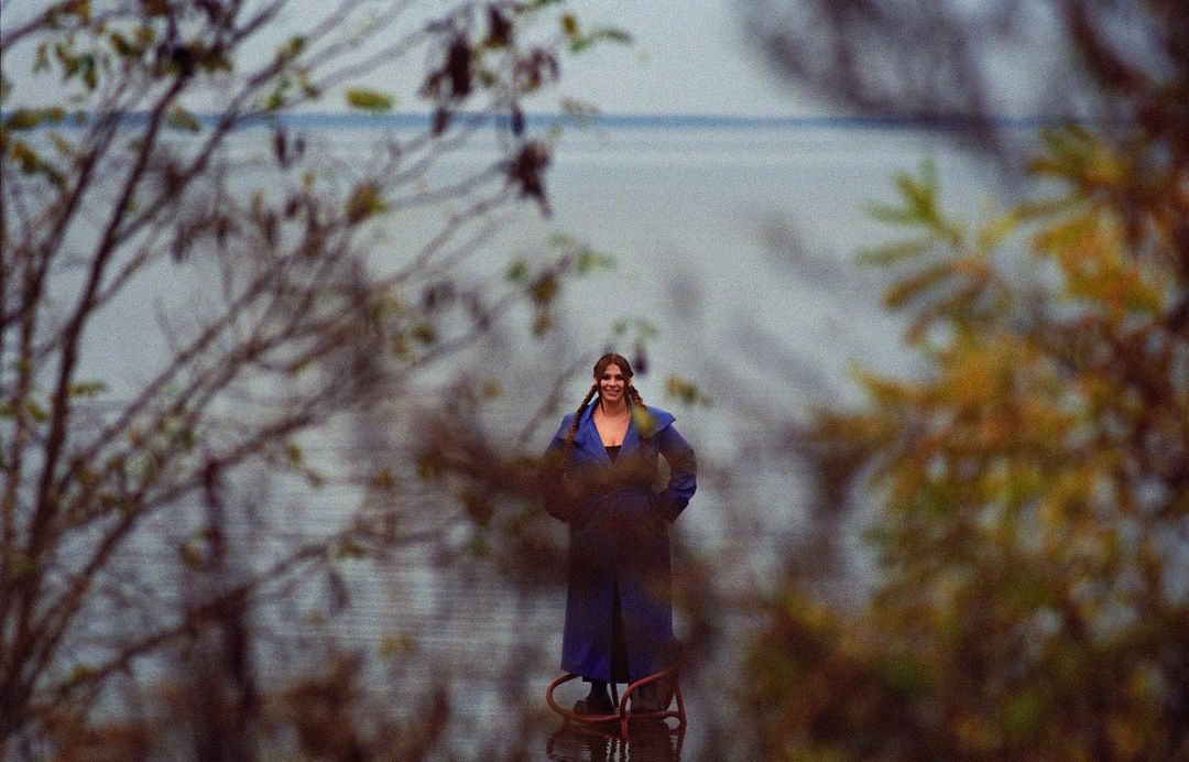 Солістка KAZKA показала свого нареченого у чуттєвому відео