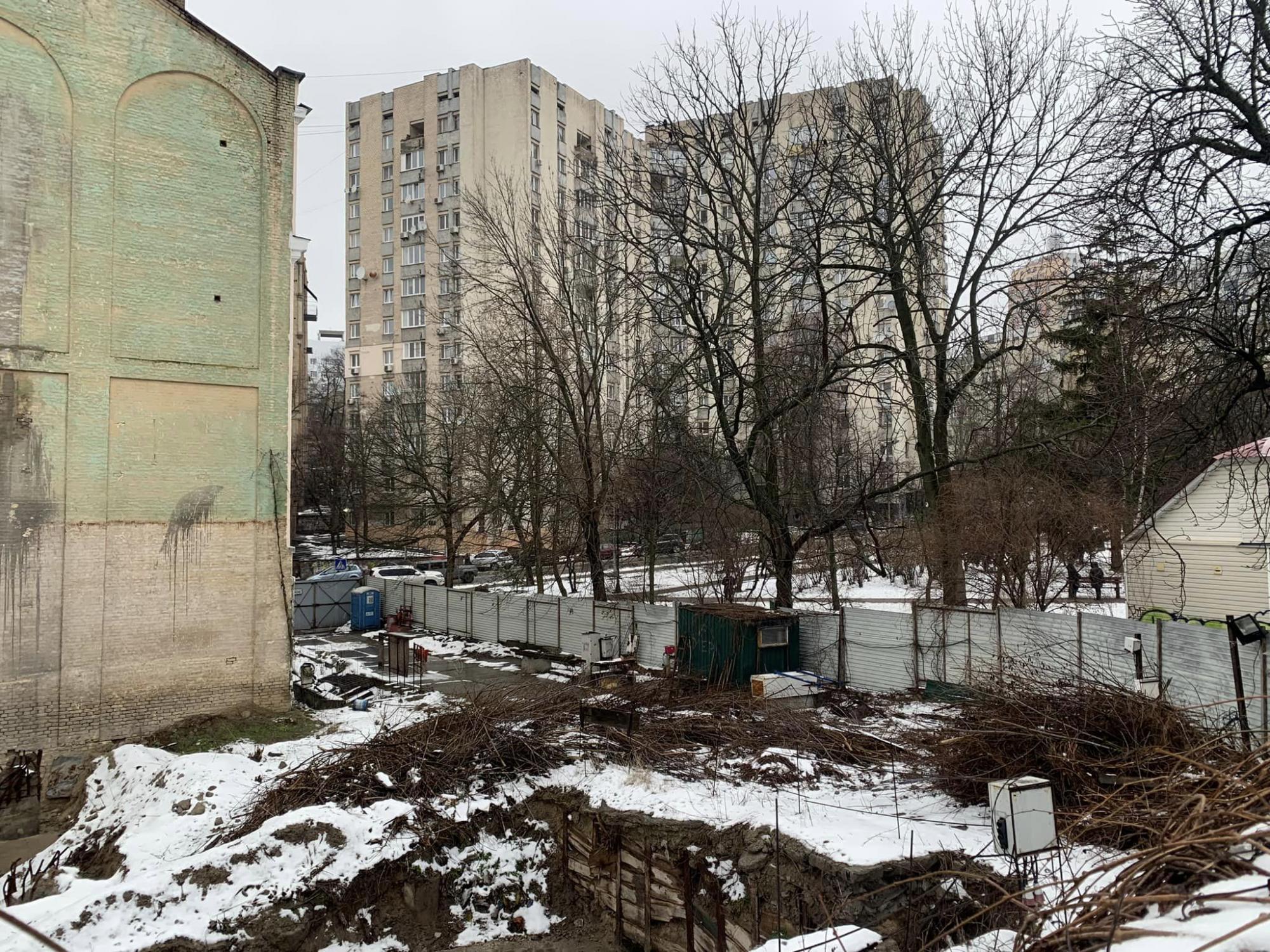 Активісти протестували 12 років. У Києві розпочали ще одне скандальне будівництво (фото)