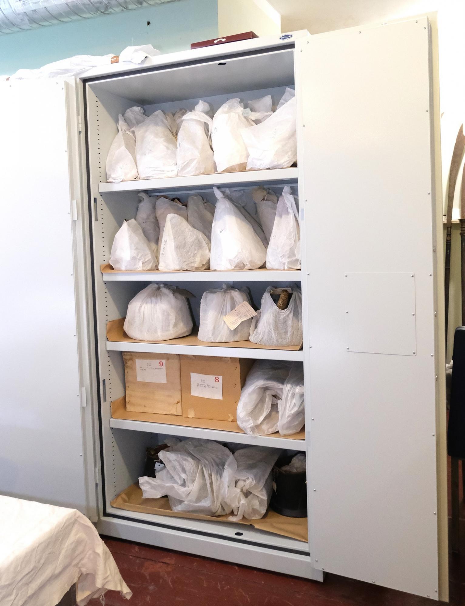 Національний музей історії України показав, як під час війни зберігає цінні експонати (фото)