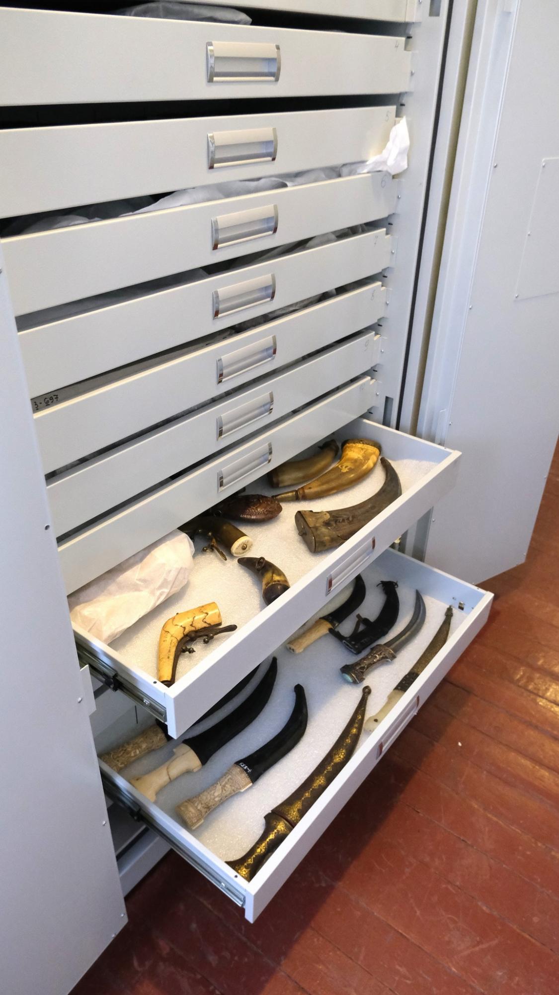 Національний музей історії України показав, як під час війни зберігає цінні експонати (фото)