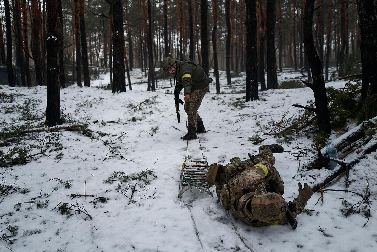 "Щастя бачити їхні посмішки". Мережу розчулили фото розваг наших розвідників на фронті