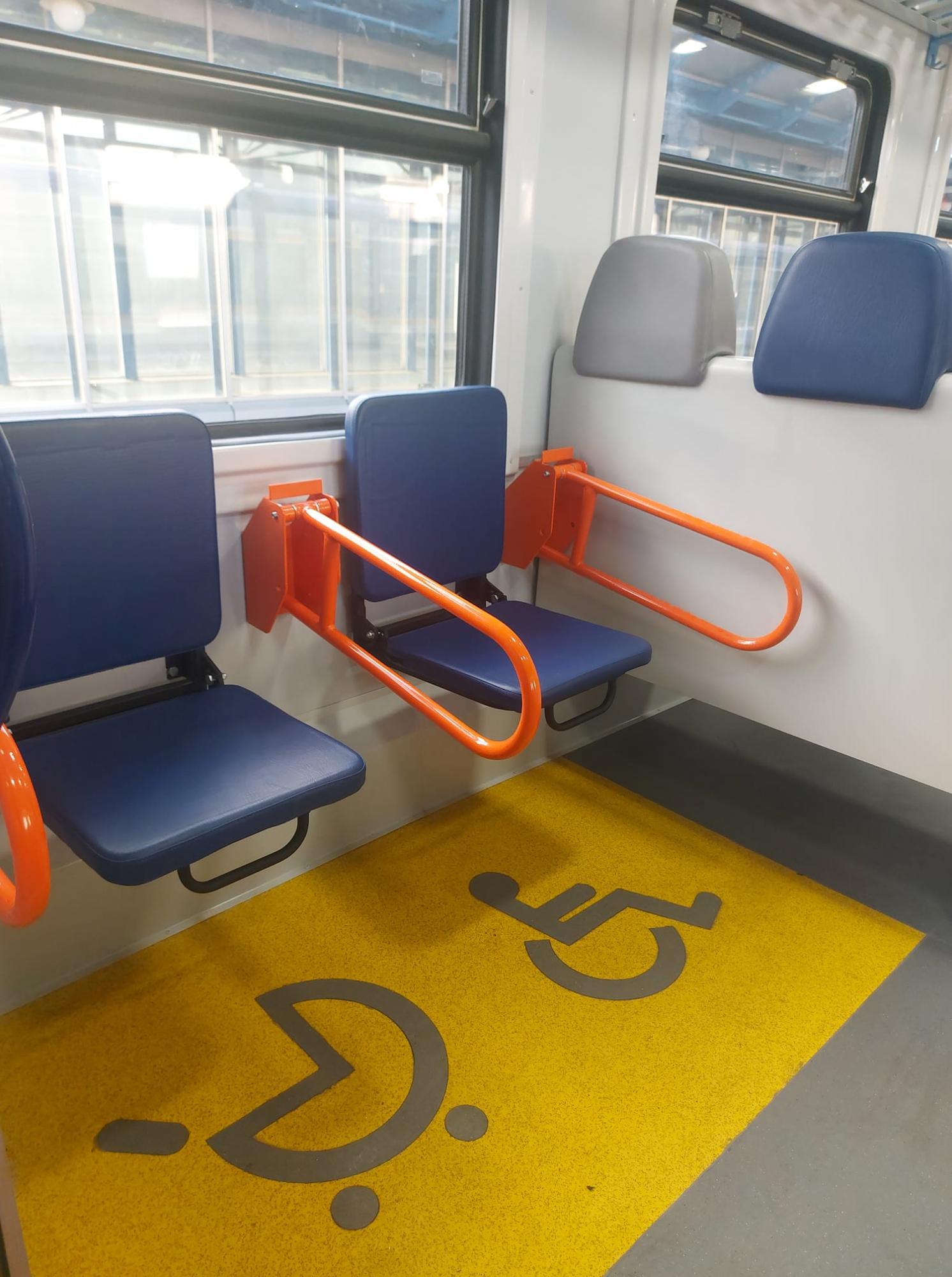 Укрзалізниця запустила модернізований потяг із особливими місцями (фото)