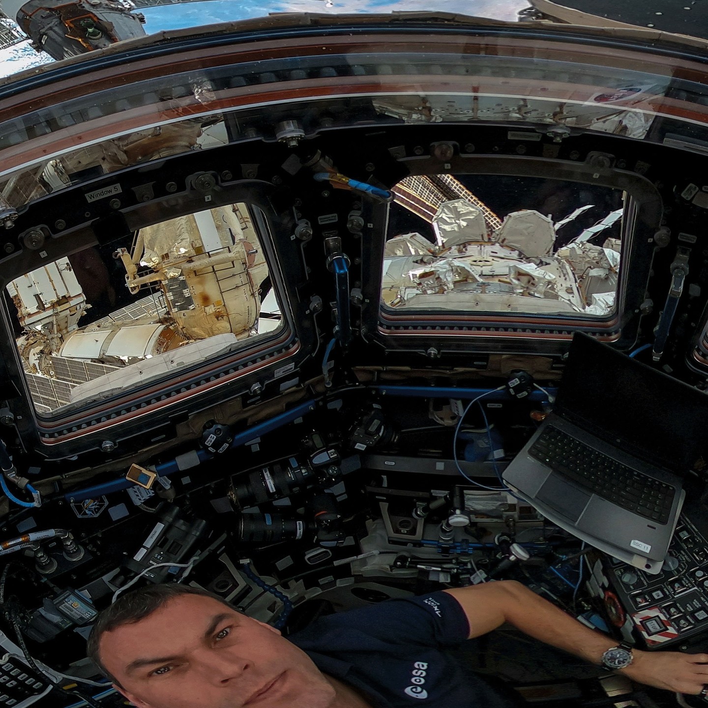 Астронавт показав, як виглядає Міжнародна космічна станція всередині: унікальні фото і відео