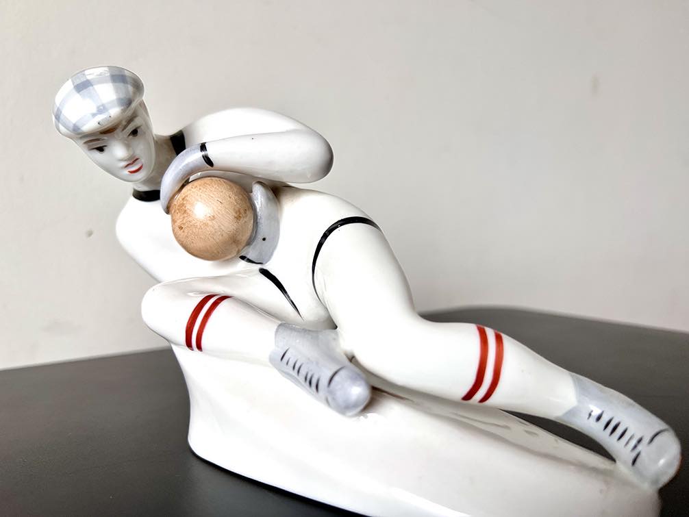 Цінну авторську порцеляну ХХ століття намагались незаконно вивезти з України (фото)