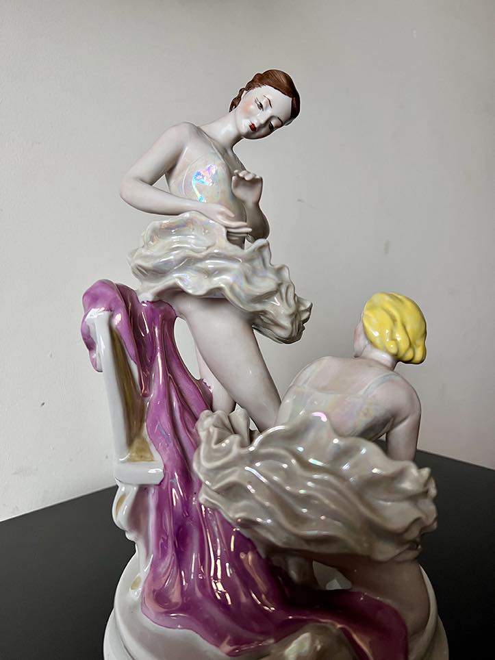 Цінну авторську порцеляну ХХ століття намагались незаконно вивезти з України (фото)