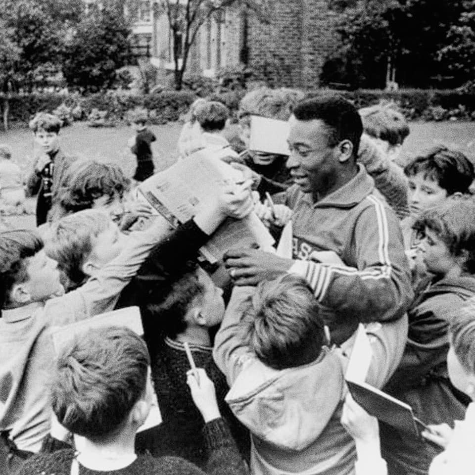 Помер легендарний Пеле: яскраві фото і відео з життя короля футболу