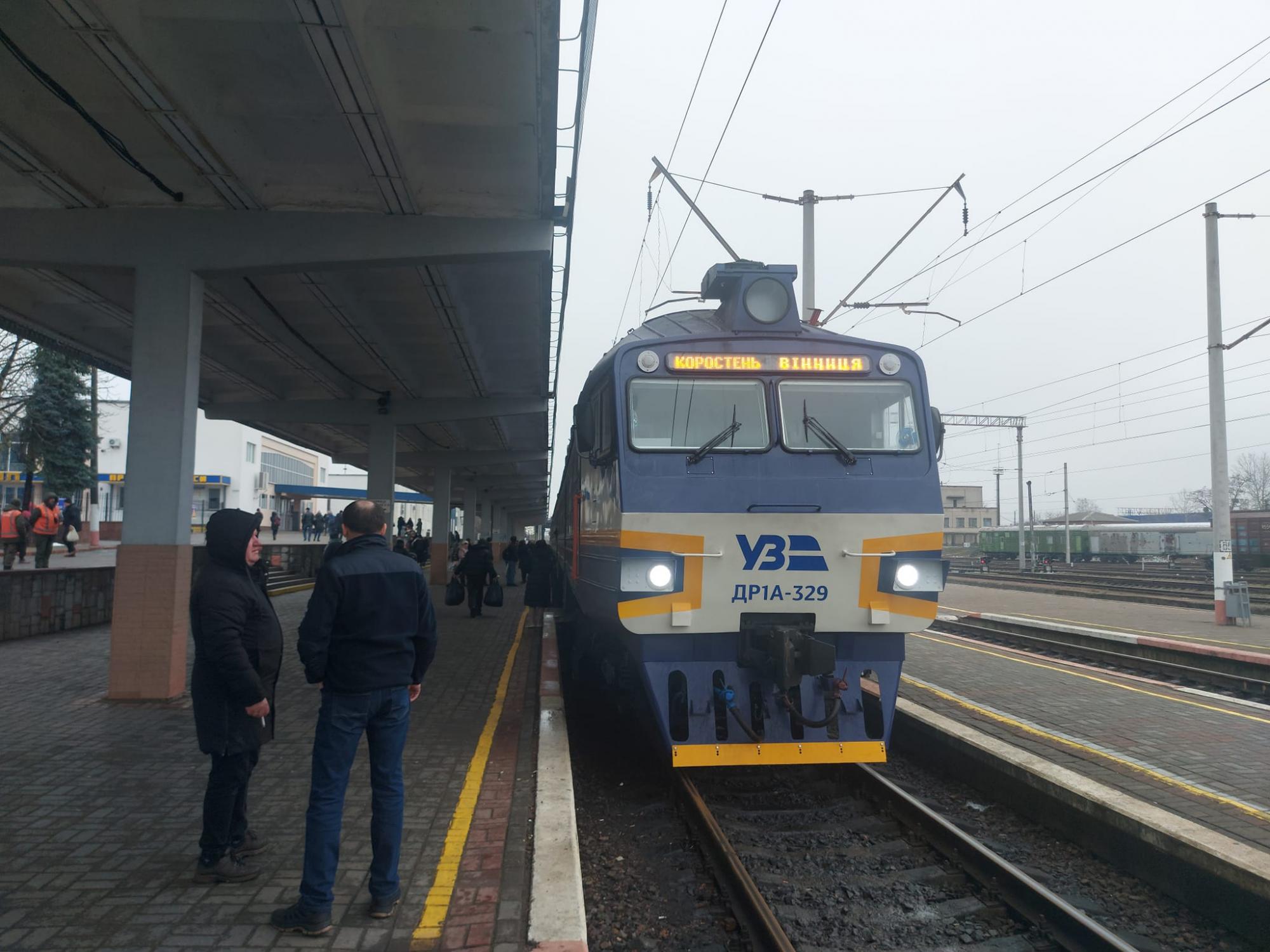 Укрзалізниця запустила модернізований потяг із особливими місцями (фото)