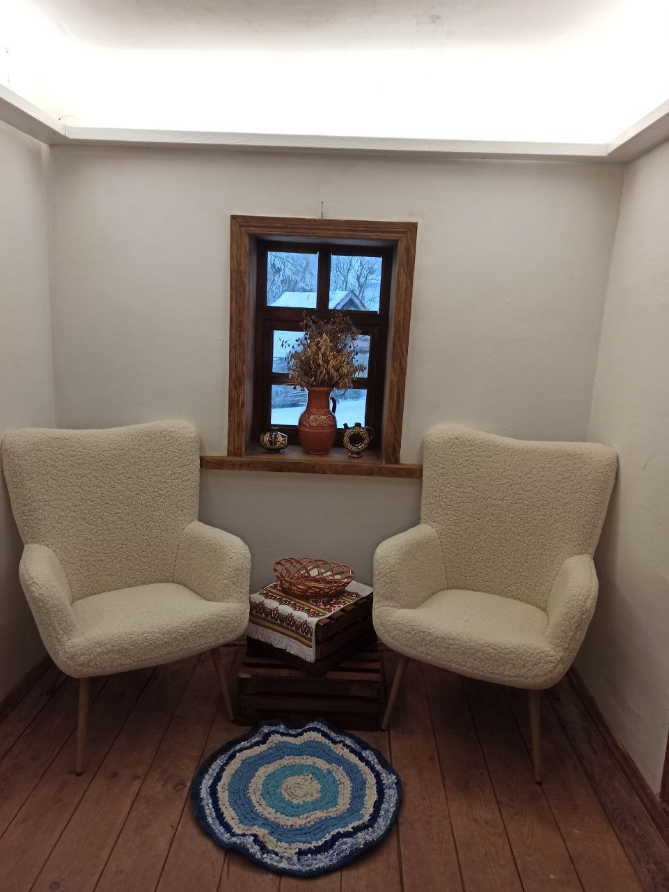 100-річну хату-мазанку перетворили на сучасний громадський простір. Ось як вона зараз виглядає