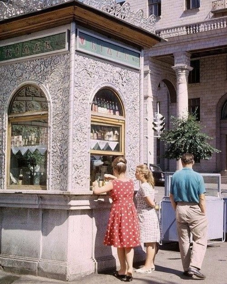 Газети, тютюнові кіоски, Газвода. Як у Києві з'явилися МАФи: історія у фотографіях