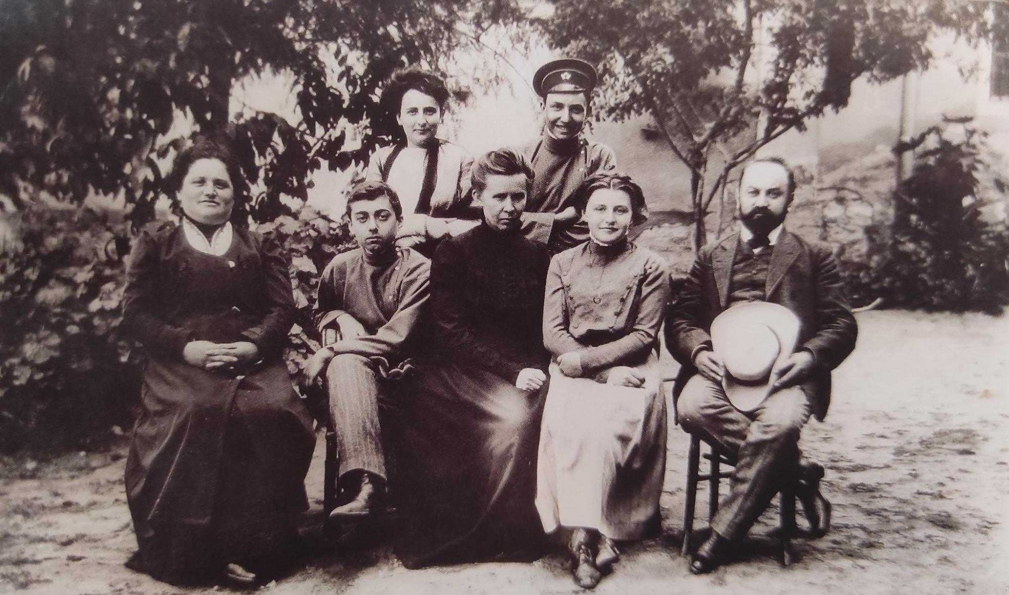 Леся Українка "ожила" на зображеннях, створених за допомогою ШІ: фото