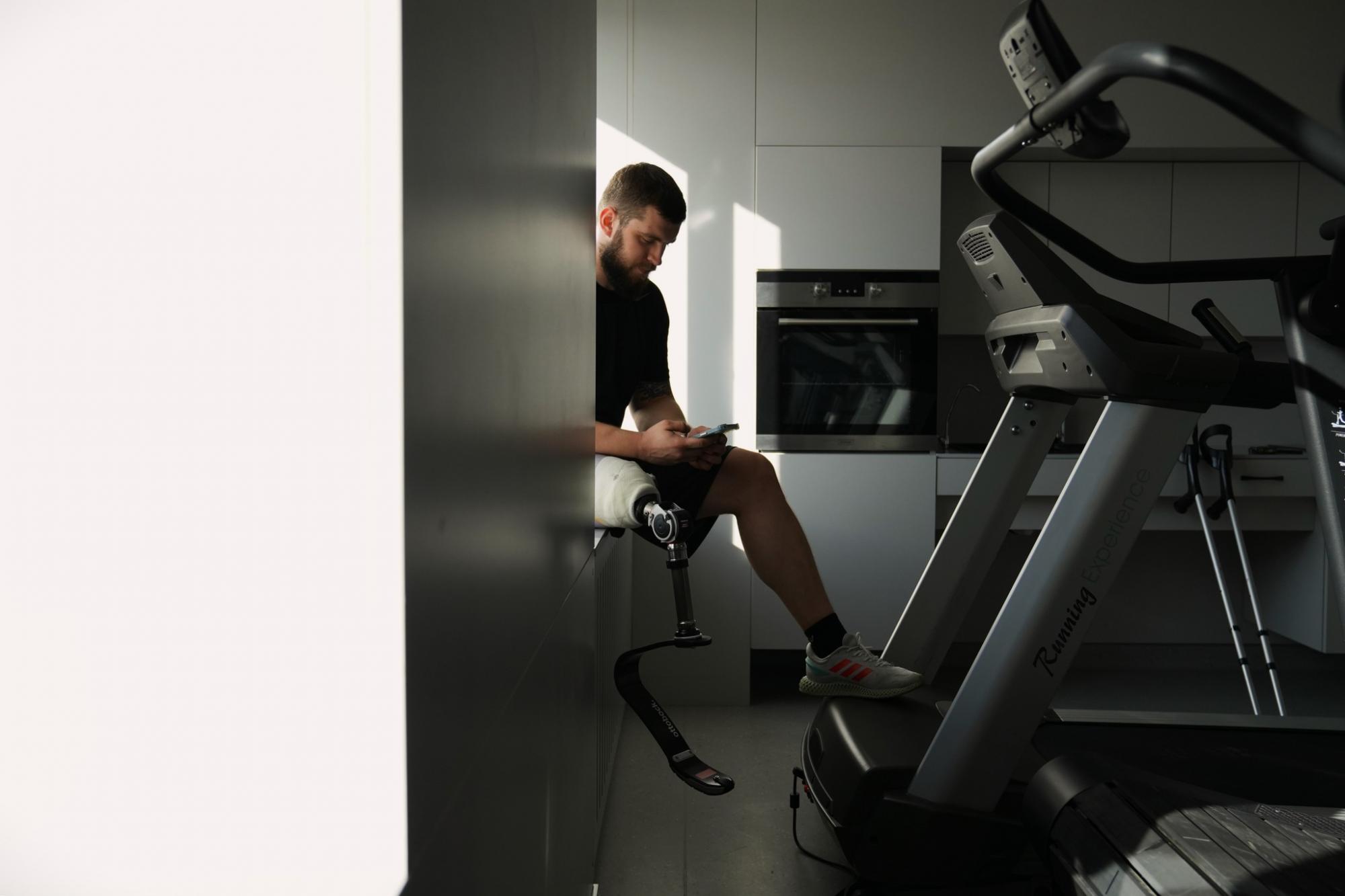 Зможе бігати на протезі. Львівські медики здійснили мрію пораненого воїна