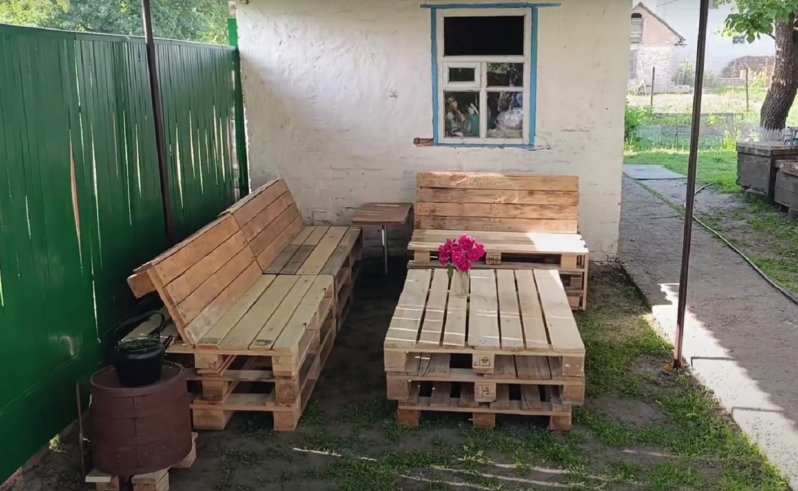 Розчаровують майже усіх: 8 видів "красивих" садових меблів, які не варто купувати