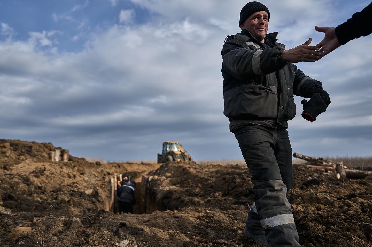 Дивіться, як будують фортифікаційні споруди на лінії оборони у Харківській та Сумській областях (фото)