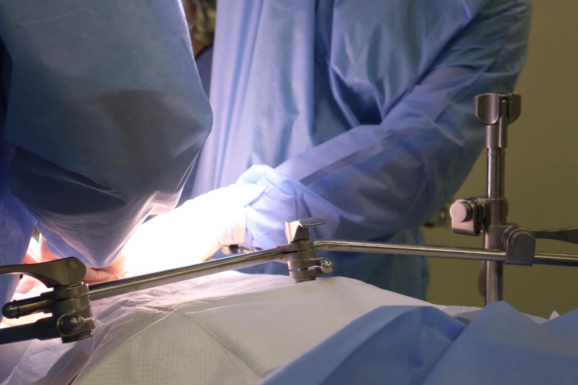 16 років не могли знайти причину болю: у Києві врятували дівчину з вродженою вадою