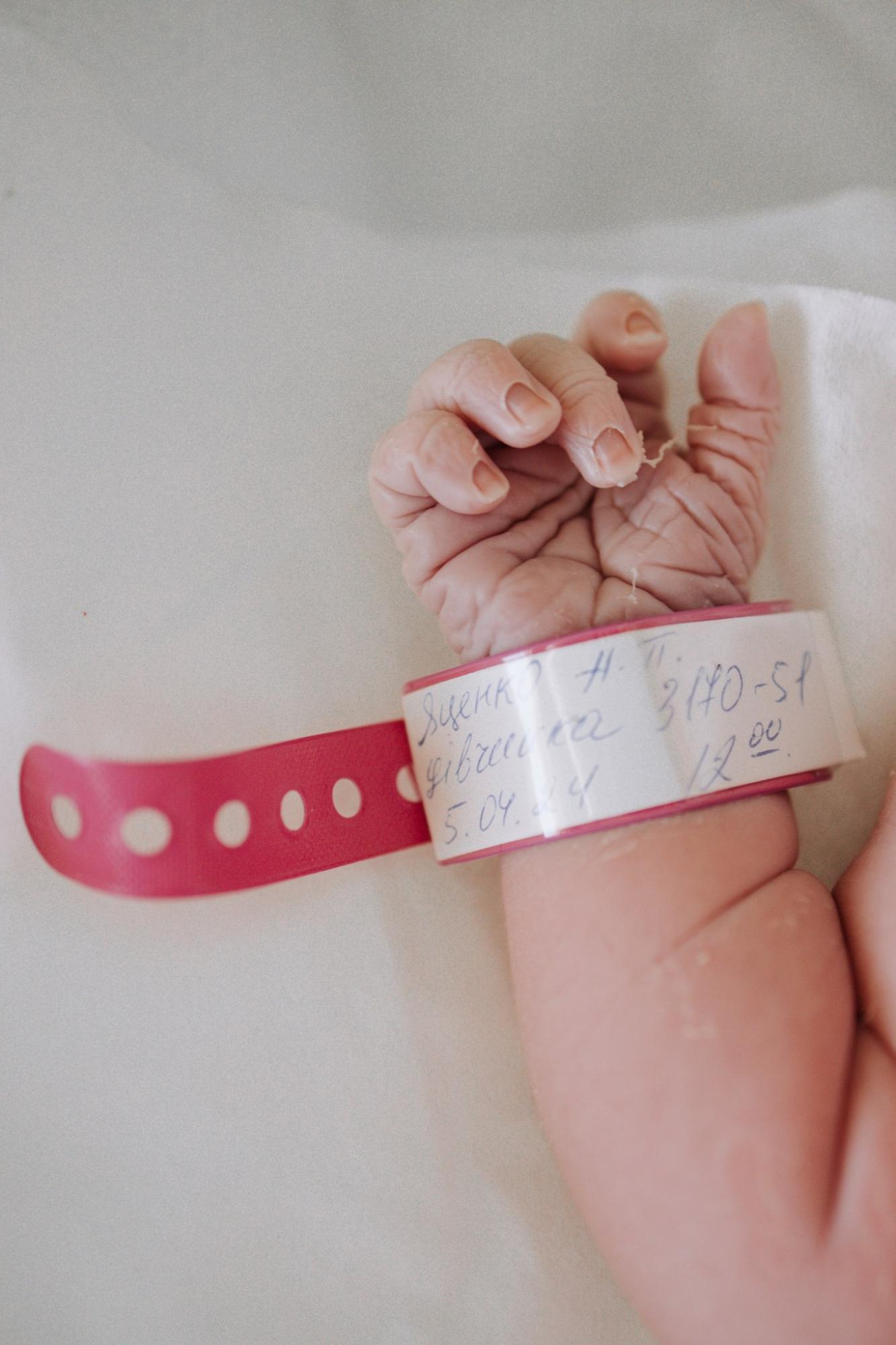 Відомий кінопродюсер і воїн ЗСУ вперше став батьком (фото)