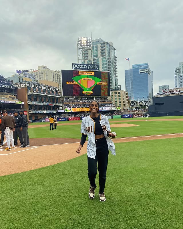 Як виглядає та що публікує у соцмережах Наомі Гірма, яка стала найдорожчою футболісткою в історії